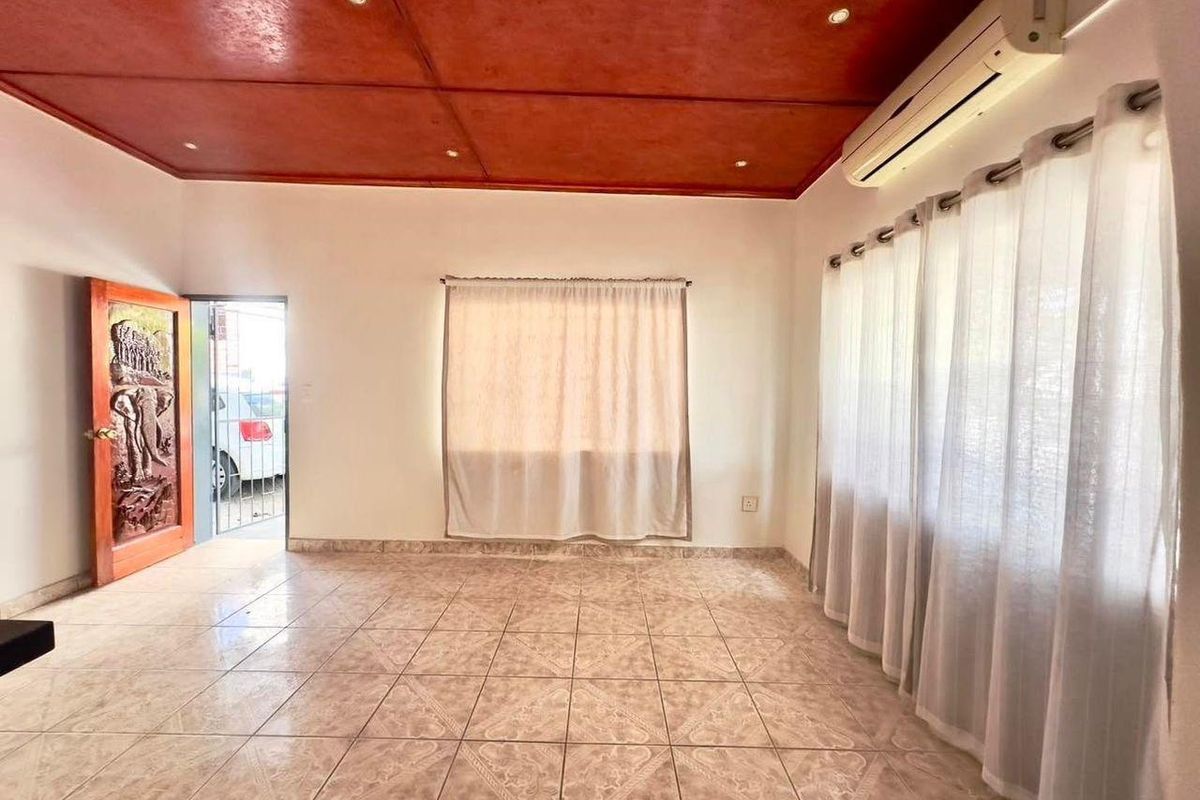 3 Bedroom House for Sale - Photo 2