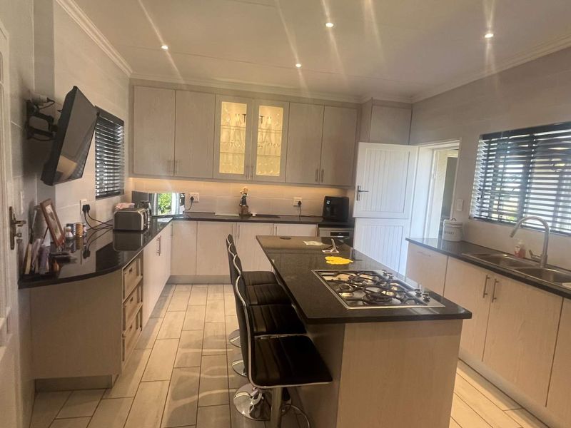 Beautiful family home in Brackendowns - Photo 3