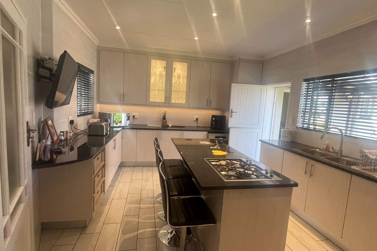 Beautiful family home in Brackendowns - Photo 3