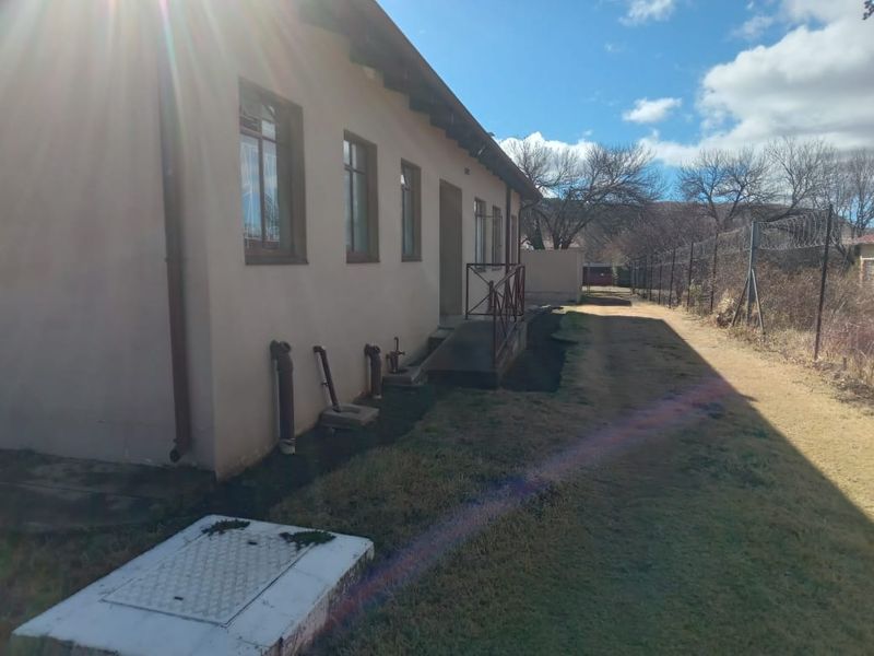 Extensive Multi-Unit Property with Full Facilities – Ideal for Investment or Specialized Use - Photo 3