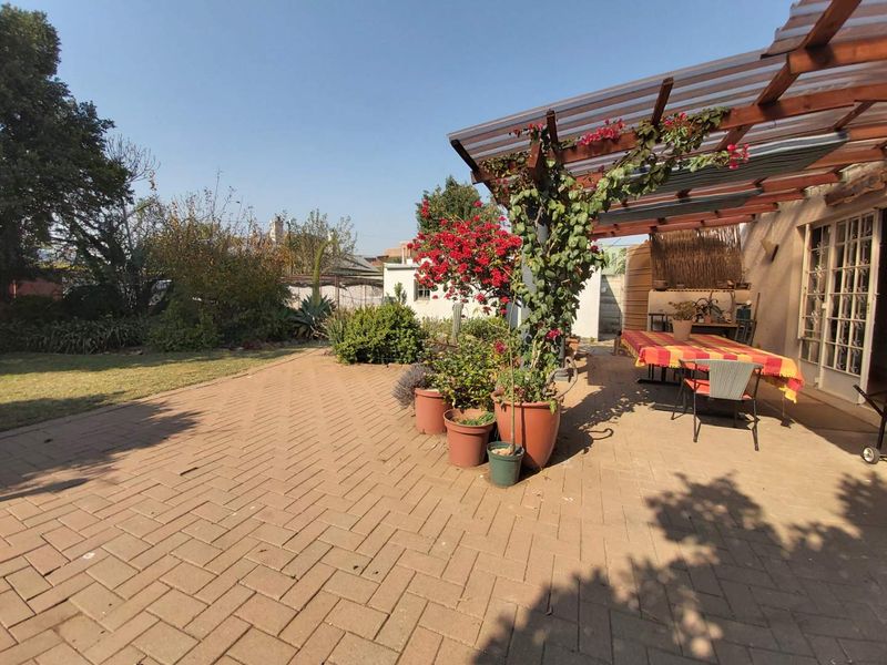 Charming 3 bedroom 2 bath in Riviera - Photo 3