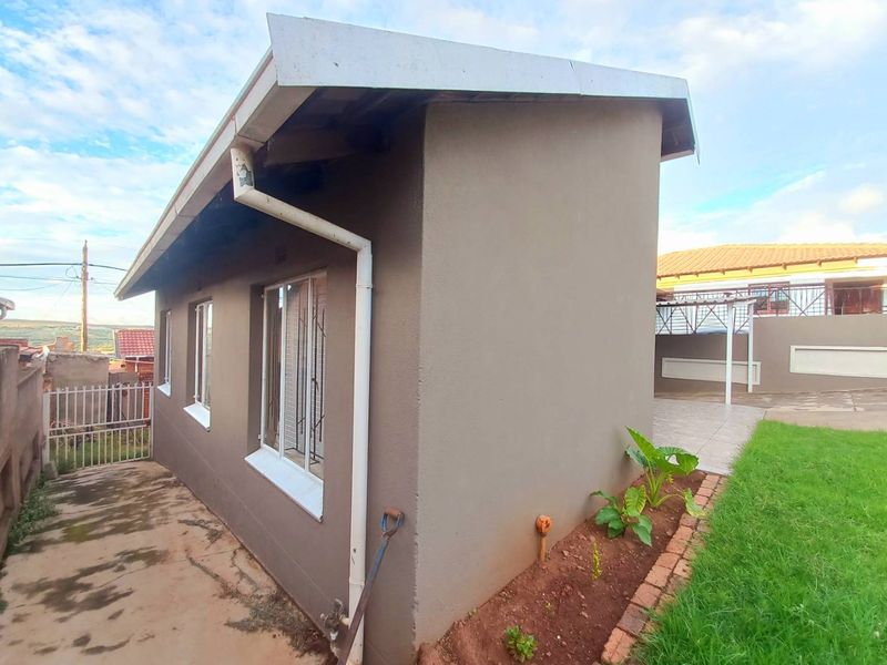 Three bedrooms house for sale in Atteridgeville - Photo 3