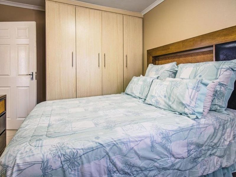 3 Bedroom House for Sale in Windmill Park - Photo 8