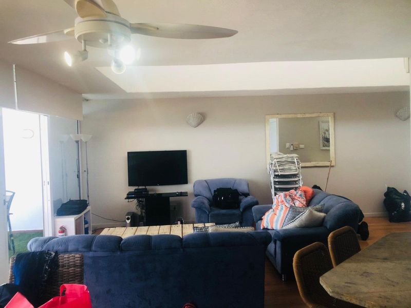 2 Bedroom Apartment to Let in Ballito - Photo 8