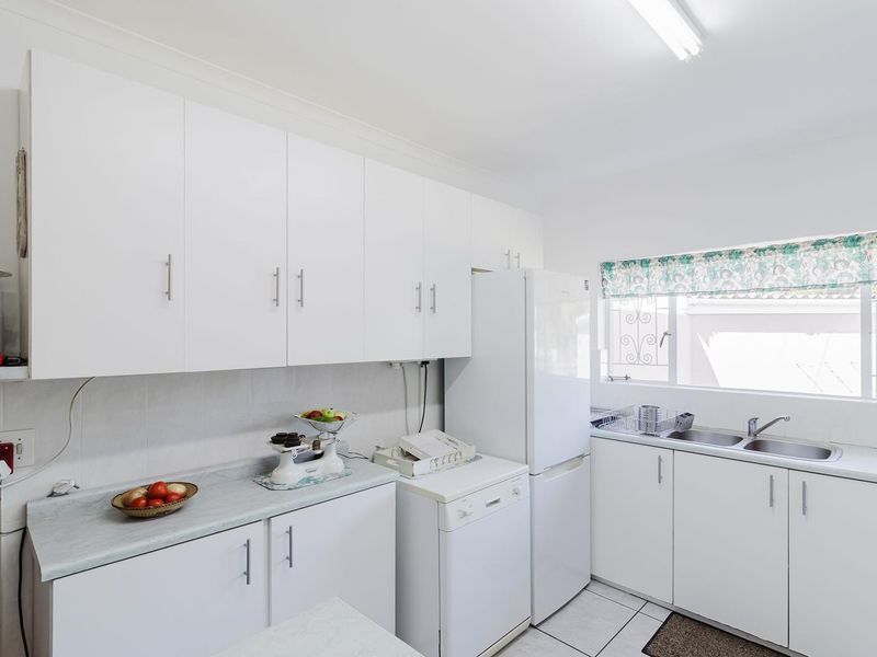 Nestled in the ever-popular suburb of Sunridge Park, this property offers more than just a home - it offers a lifestyle. - Photo 6