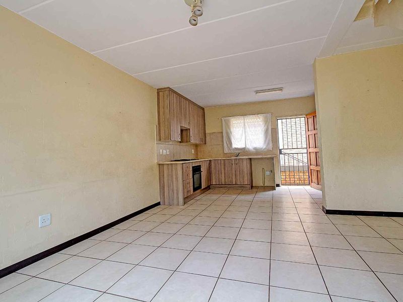 Charming and Conveniently Located Townhouse for Sale - Photo 6