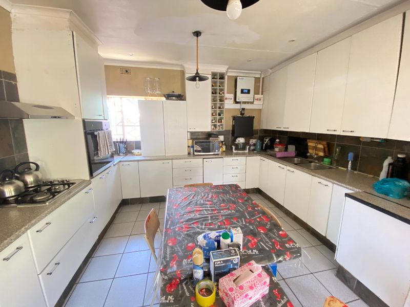 Value Beyond Belief - Home Plus 2 Flatlets - Photo 9