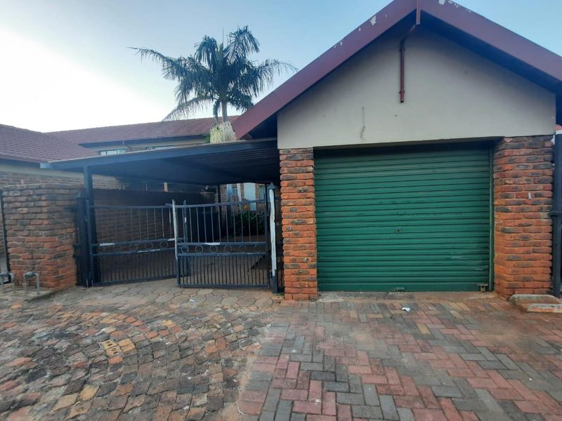 3 BEDROOM APARTMENT - Photo 3