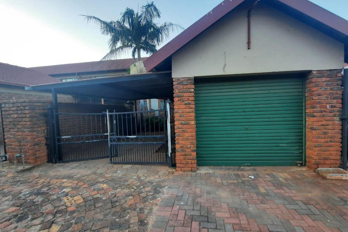 3 BEDROOM APARTMENT - Photo 3