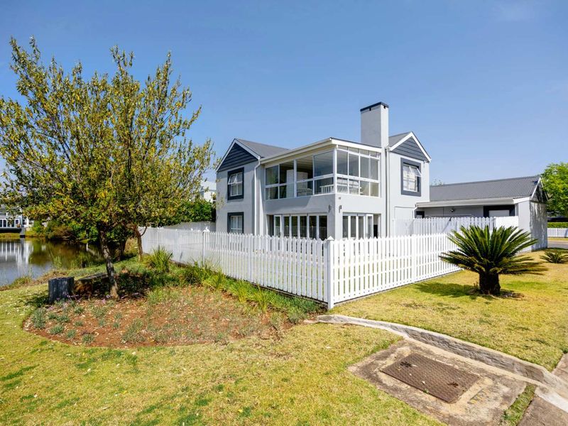 Exclusive Luxury Living in Leisure Bay Estate - Photo 6