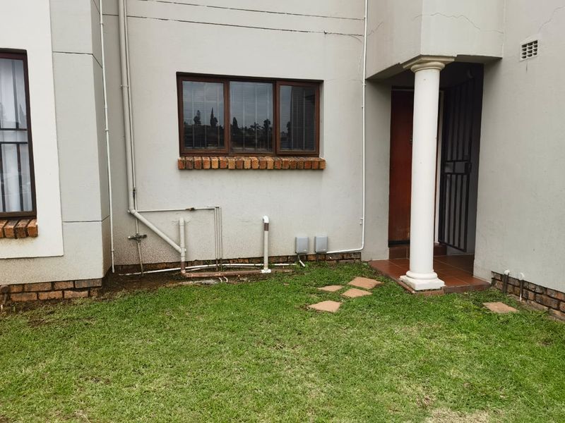 Charming 2-Bedroom with Patio in Prime Location!" - Photo 4