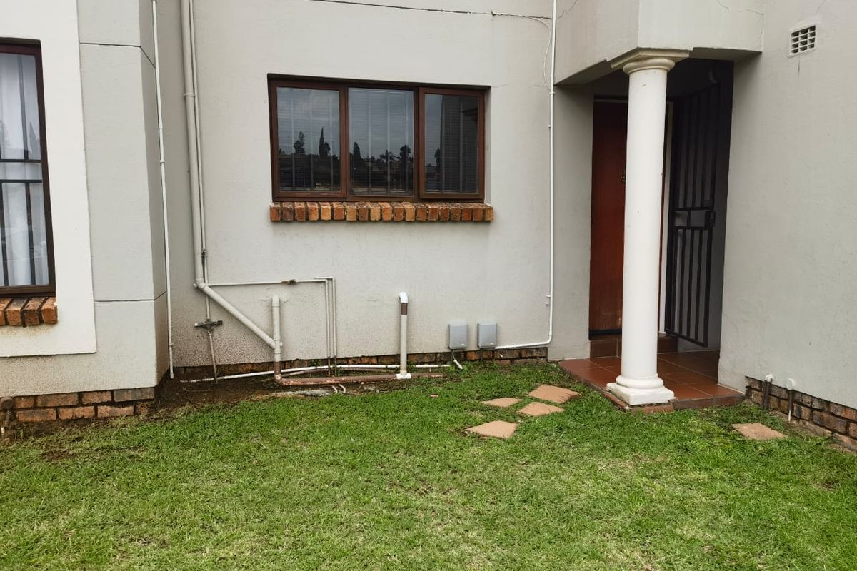 Charming 2-Bedroom with Patio in Prime Location!" - Photo 4