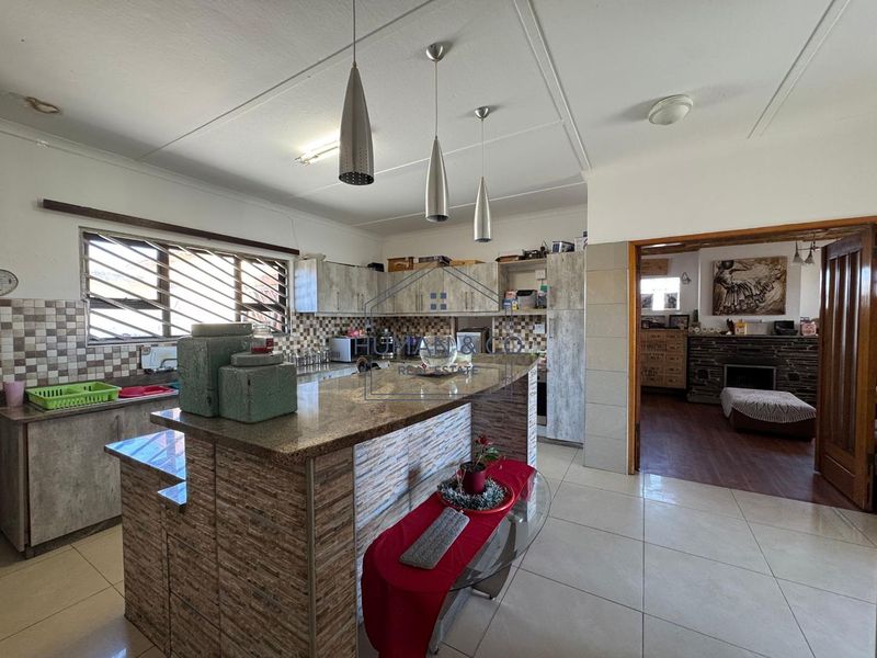 Ideal Starter Home with 1 Bedroom Flat - Photo 6