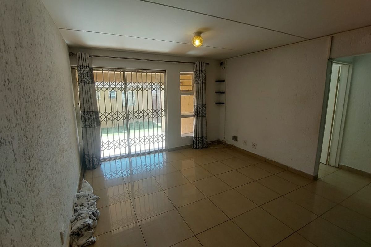 Charming Ground-Floor Unit: Comfort Meets Style! - Photo 3