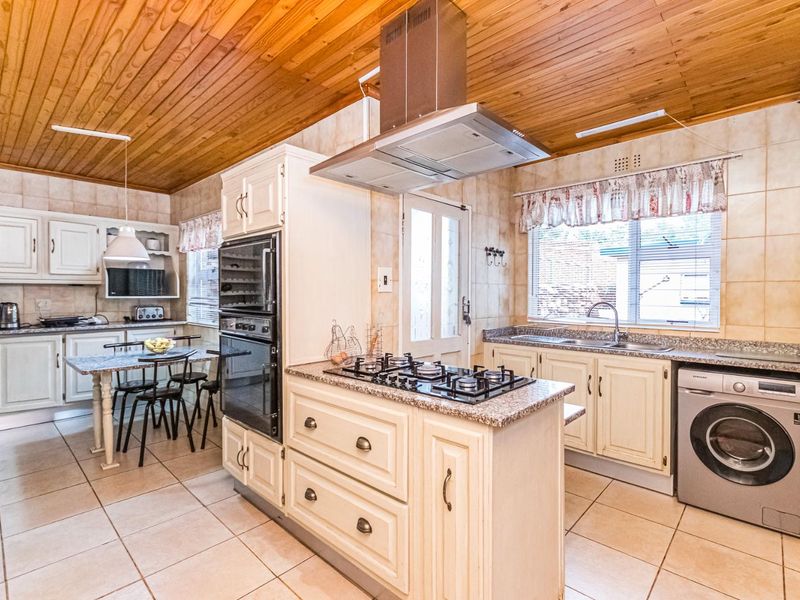 Family home for sale with a breath taking view - Photo 3
