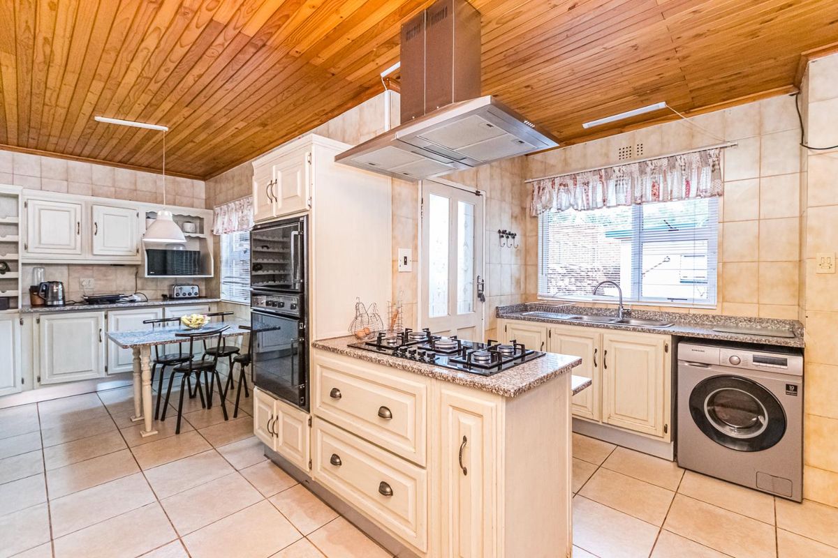 Family home for sale with a breath taking view - Photo 3