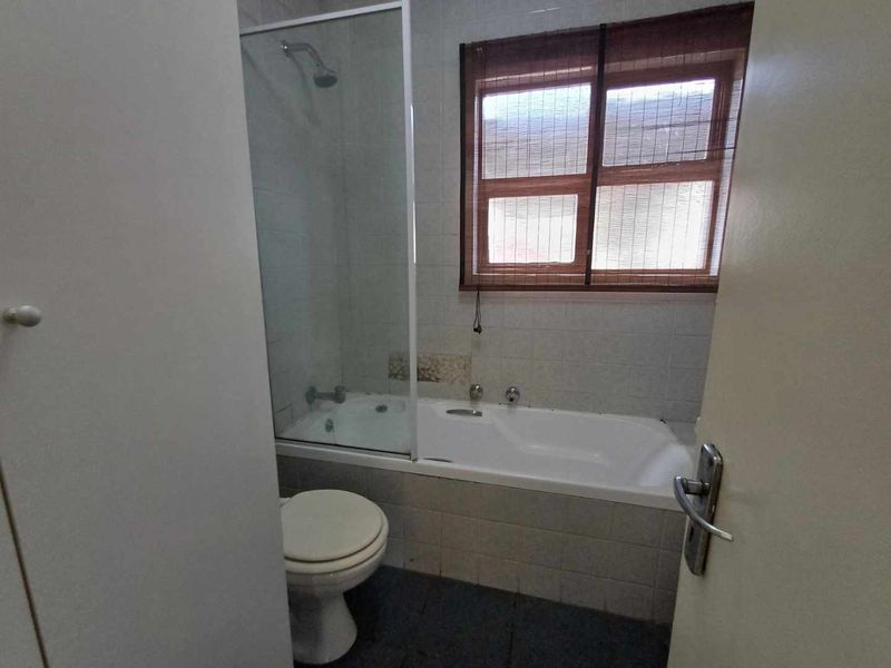 Luxury Bachelor Apartment in Prime Morningside Location - Photo 6