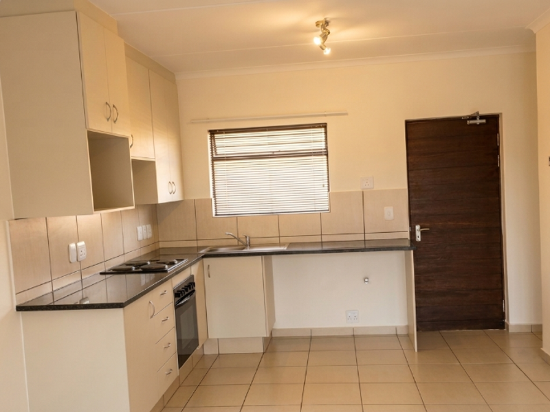 Modern Investment Apartment in Woodmead | High Rental Demand | Secure Complex - Photo 4