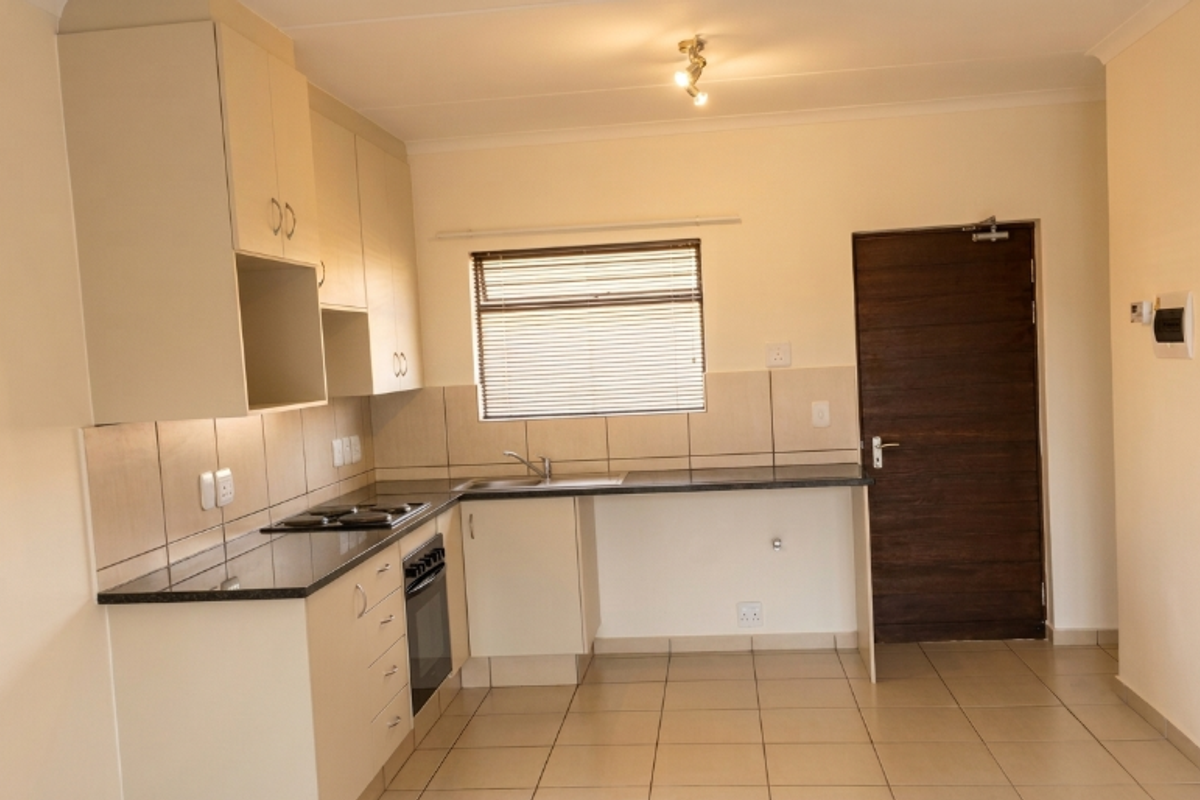 Modern Investment Apartment in Woodmead | High Rental Demand | Secure Complex - Photo 3