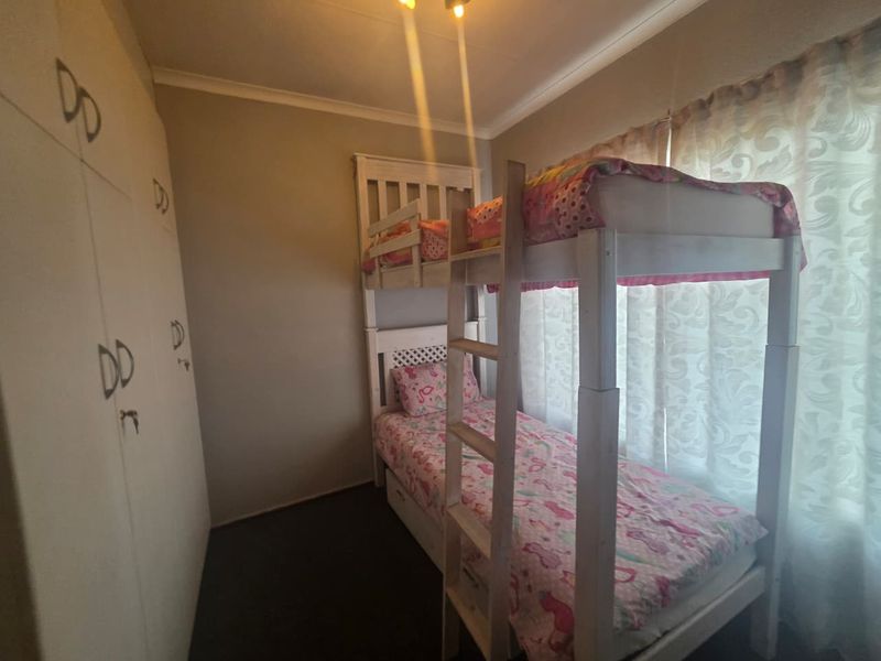 Spacious 3-Bedroom Facebrick Townhouse in Prime Groblerpark - Photo 9