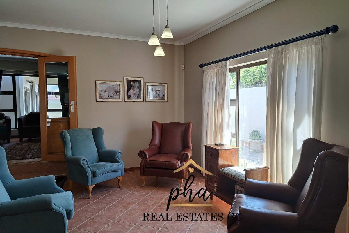 Spacious 4 bedr family home with huge entertainment area for sale in Walvis Bay for N$5 250 000.00 - Photo 4