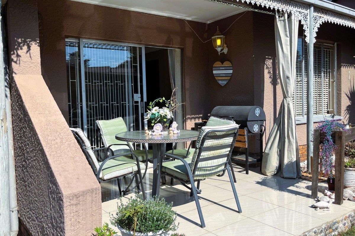 Modern 2-Bedroom, 3-Bathroom Move-In Ready Home with Quality Finishes - Photo 4