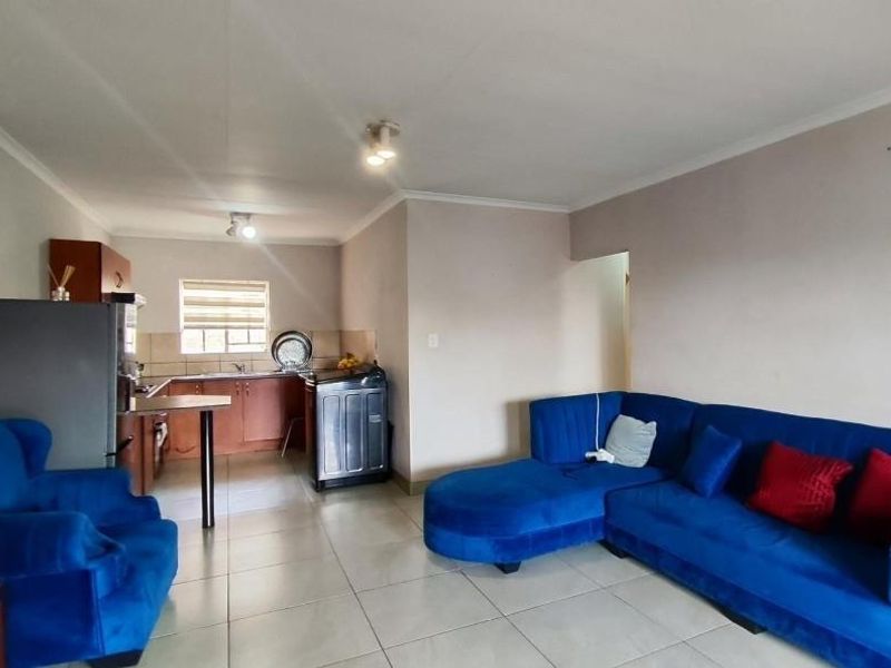 Priced to sell townhouse - Photo 2