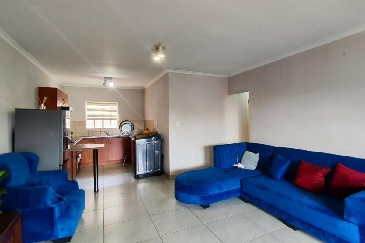 Priced to sell townhouse - Photo 2