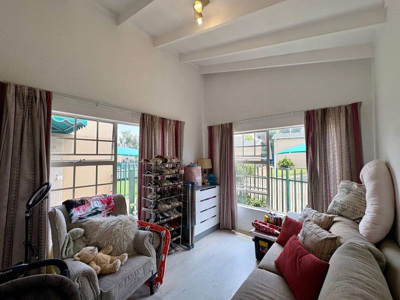Charming 2 Bedroom Simplex Apartment in Sought-After Meyersdal - Photo 10
