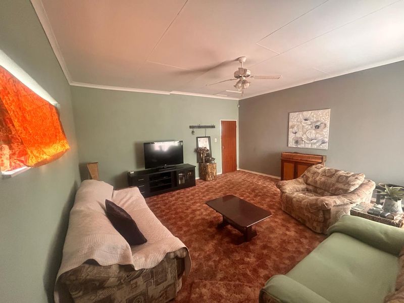 Four Bedroom House For Sale in Brackenhurst - Photo 7