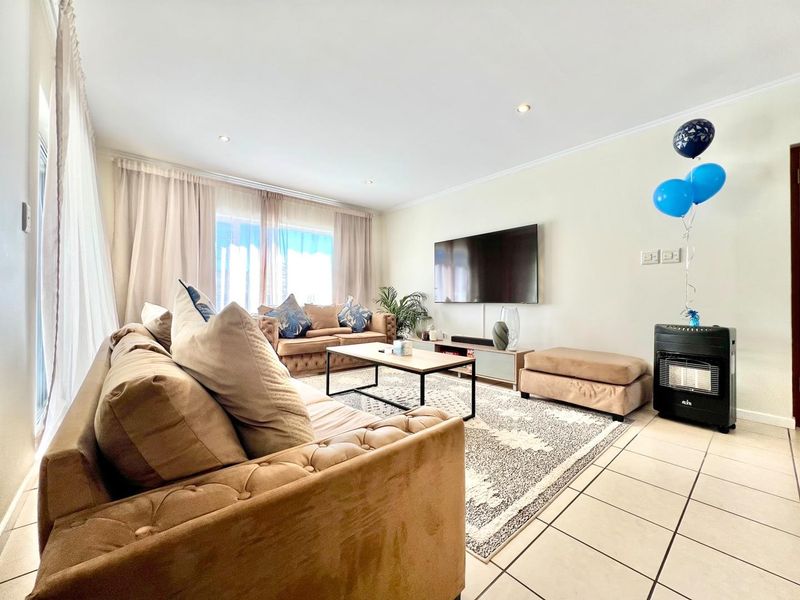 EXCEPTIONAL TWO BED FIRST FLOOR APARTMENT IN BRYANSTON - Photo 6