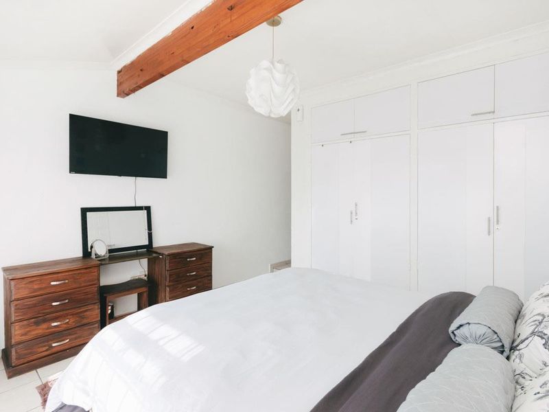 Neat 2 bedroom 2 bathroom unit for sale in Weltevreden Park Roodepoort - Photo 10