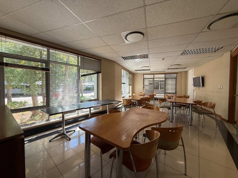 Ground Floor Office Space in Prime Illovo Location - Photo 9