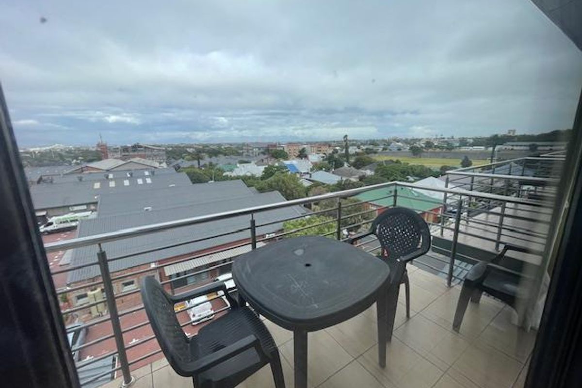 2 Beds Duplex furnished apartment with 1 basement park, 2 balconies with views - Photo 2