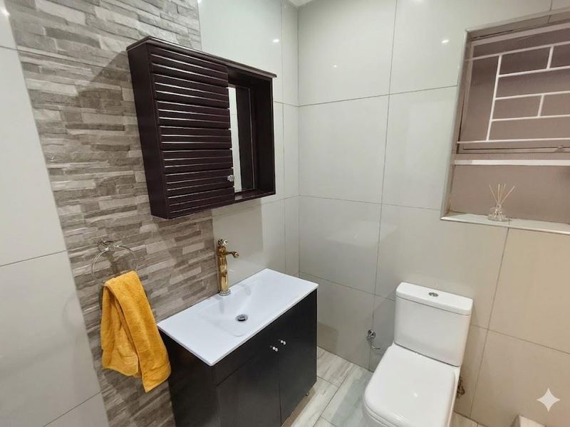Modern Family Living in a Secure and Sought-After Complex - Photo 10
