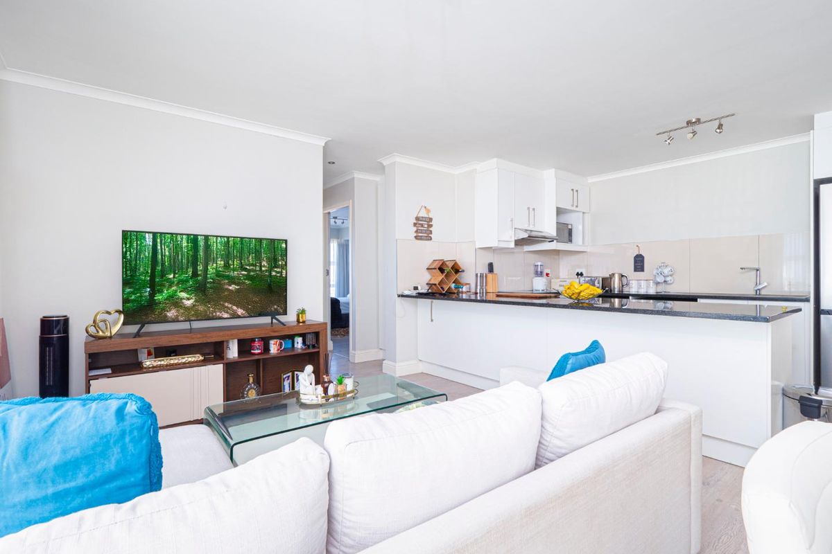 Luxury Two-Bedroom Apartment with Prime Location - Photo 5