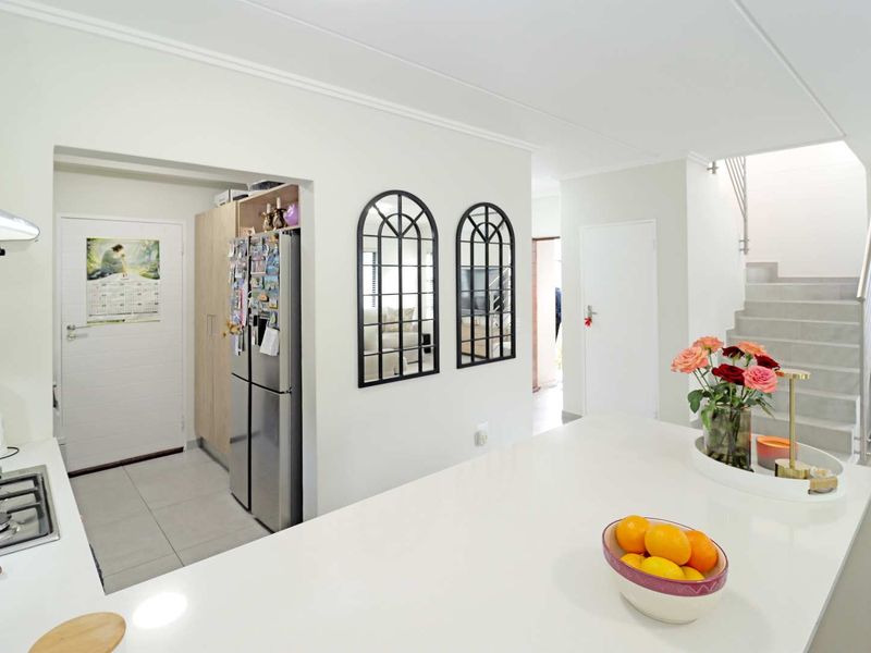 Beautifully Upgraded 3-Bedroom Home in Springwood Estate - Photo 8