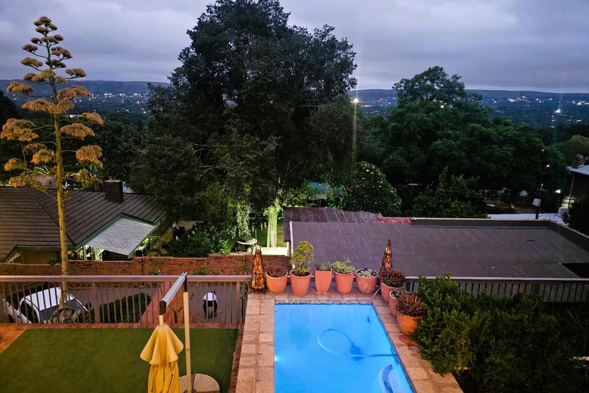 Pierneef Ridge – Modern Masterpiece with Stunning View Over the Moot - Photo 5