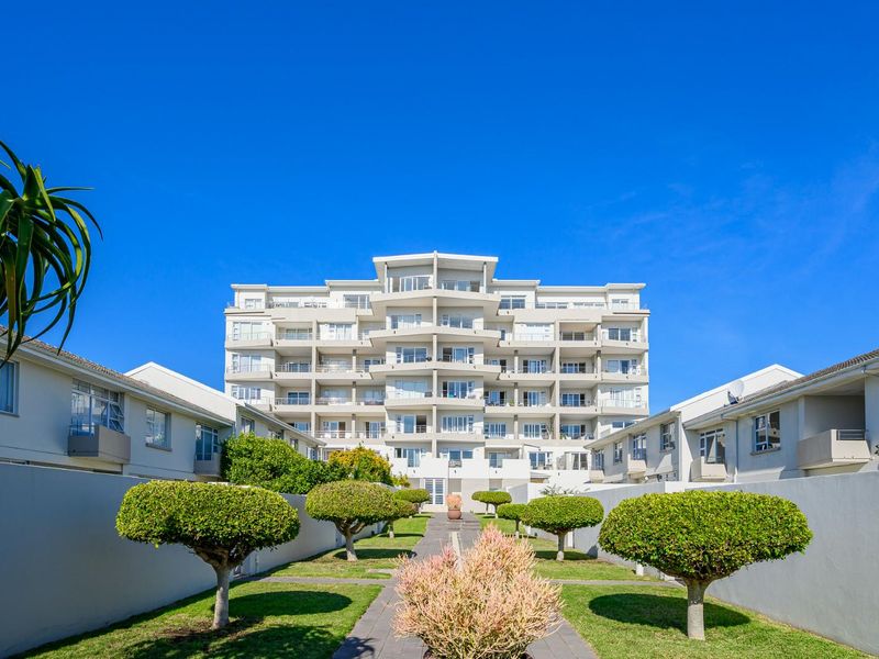 Corner unit, wrap around bacony with sea views! - Photo 2