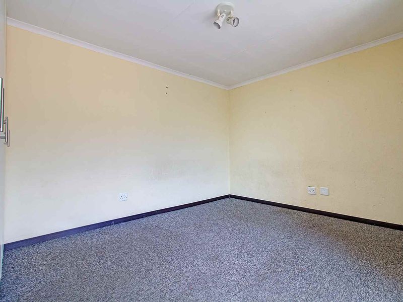 Charming and Conveniently Located Townhouse for Sale - Photo 7