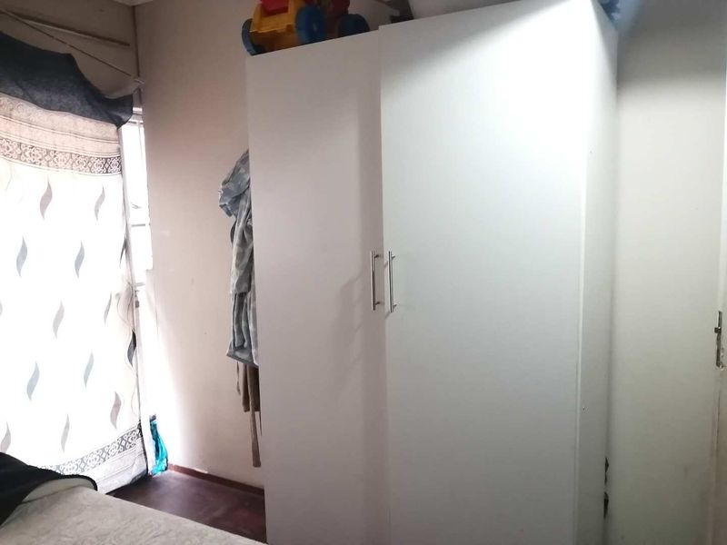 Prime Location, Prime Investment: Sunnyside 2.5 BR Apartment - Photo 8