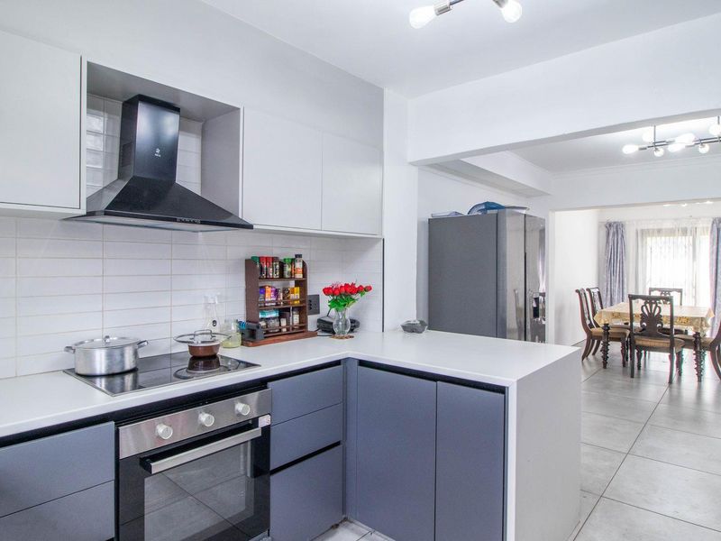 Beautiful Duplex townhouse in Lakefield Benoni - Photo 9