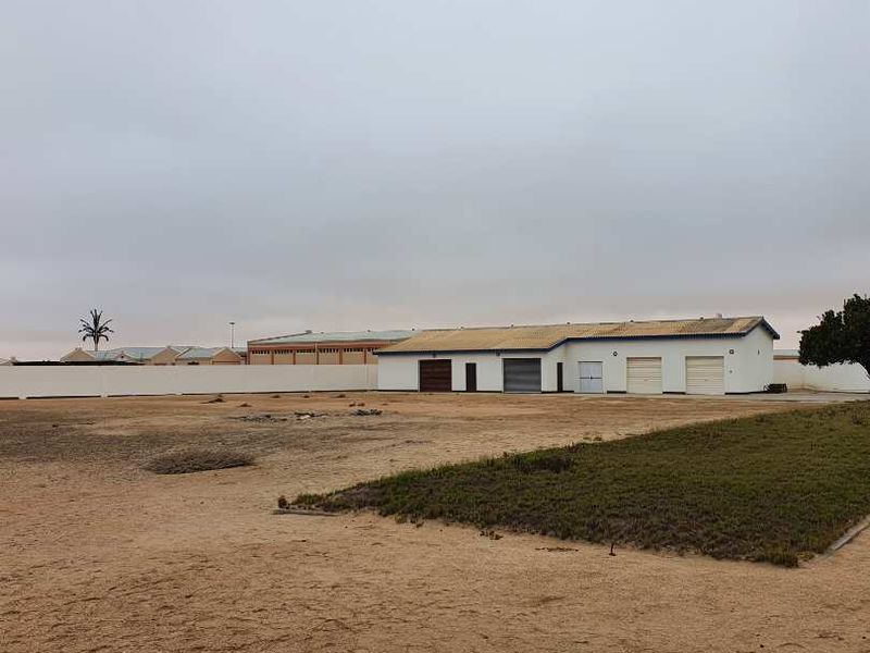 Industrial Warehouse with offices and ablution - Photo 3
