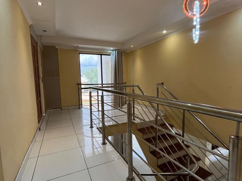 🏡✨ TO RENT | Elegant Family Home in Hochland Park (Tauben Glen) ✨🏡 - Photo 9