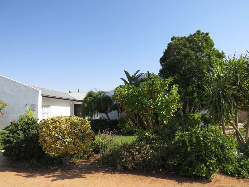 Stunning 4-Bedroom Upmarket Home for Sale in Kakamas – Style, Space & Elegance! - Photo 3