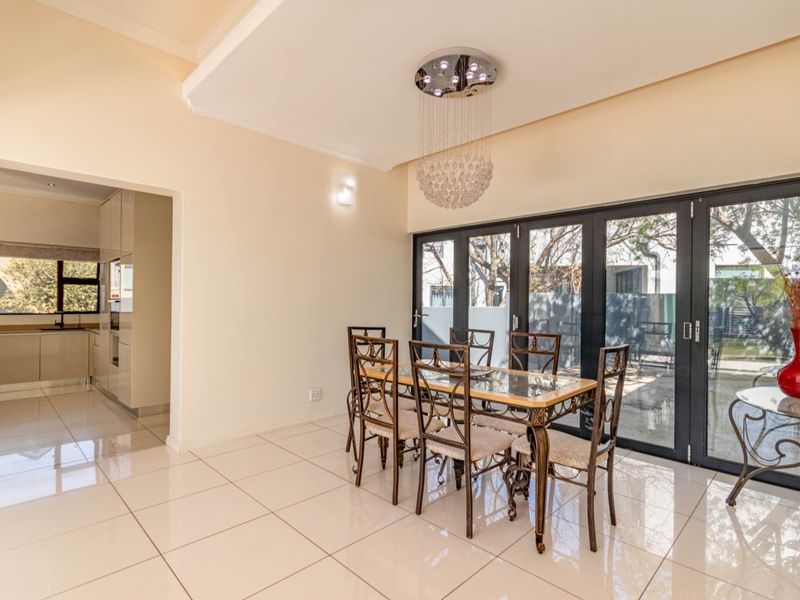 Ultra Morden enormous house available for sale - Photo 10