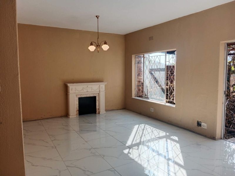 3 Bedroom Two Bathroom Townhouse To Let - Photo 2