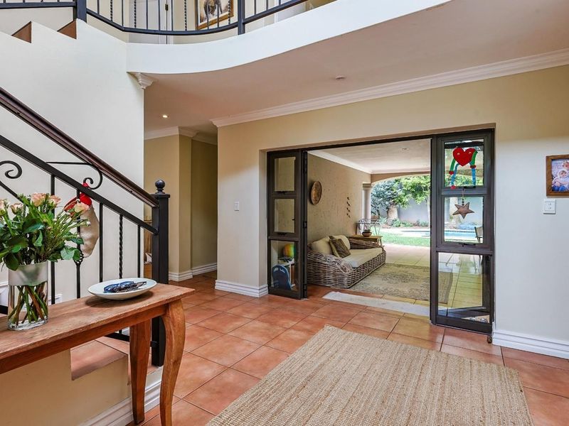 Classic 5-Bedroom, 4-Bathroom Family Home for Rent - Photo 4