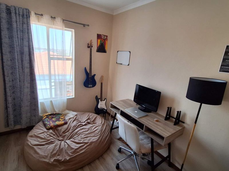 Lovely 2 Bedroom Apartment in Northcliff - Photo 9