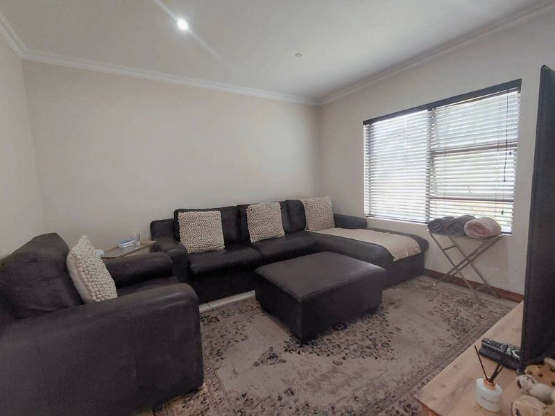 Luxury Redefined: Modern 4-Bedroom with Pool! - Photo 9